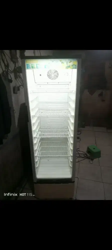 Jual butuh shocase kulkas pendingin minuman ukuran tinggi 170 cm