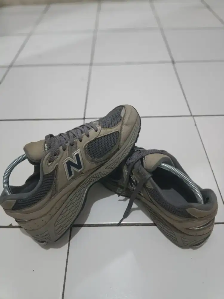 Sepatu New Balance 2002r