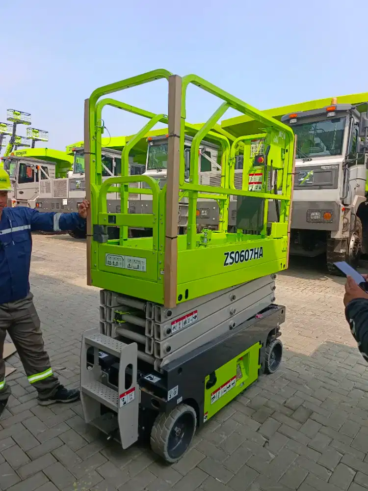 Tangga Electric Scissor Lift Zoomlion