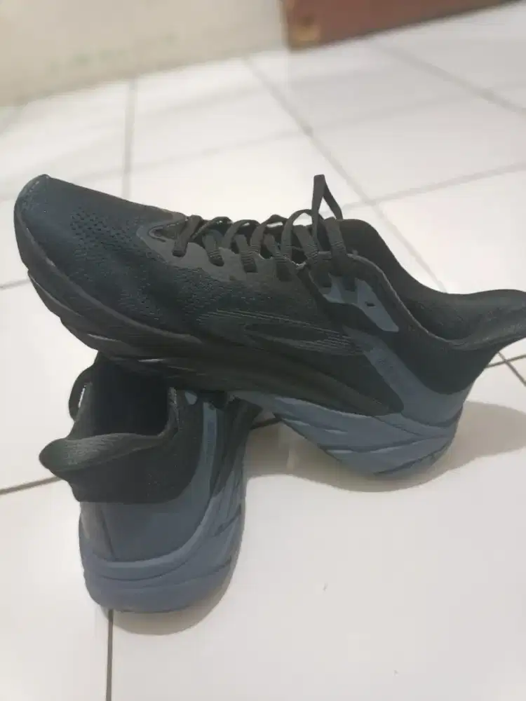 Sepatu Nineteen futoo revenge