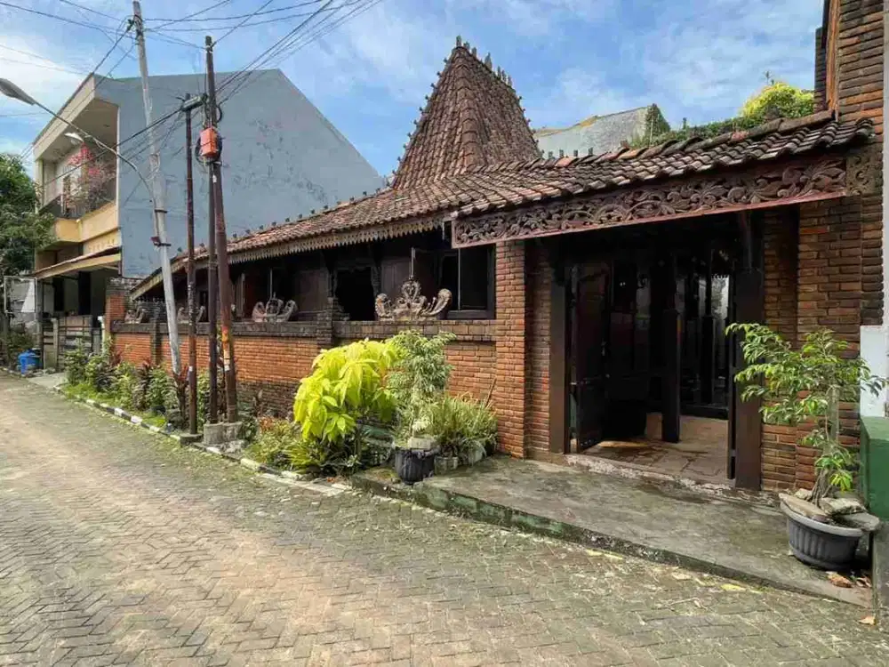 Rumah Joglo di Jl Sinar Mustika, Sinar Waluyo Kedungmundu Tembalang