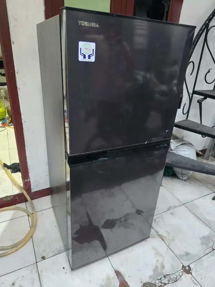 kulkas 2 pintu toshiba inverter