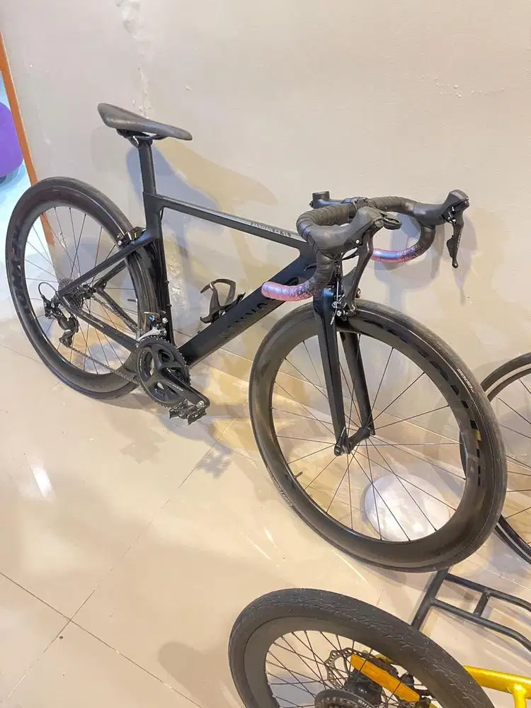 Road Bike Aero : Canyon Aeroad CF SL 7.0 Full Black