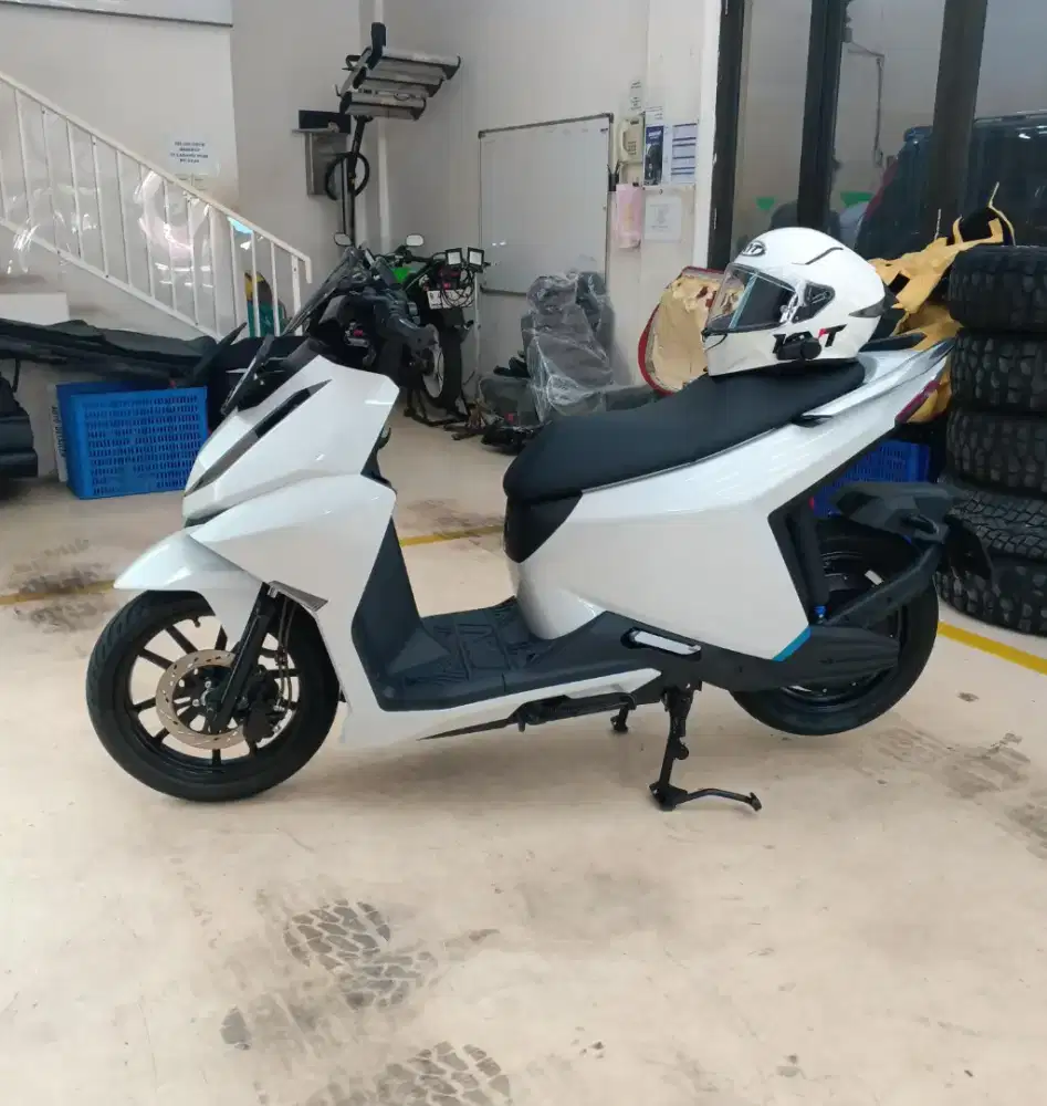 N3 Gen1 2025 Glacier White