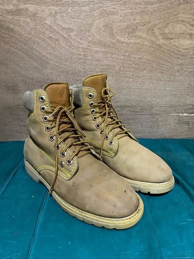 Sepatu boots anonymous