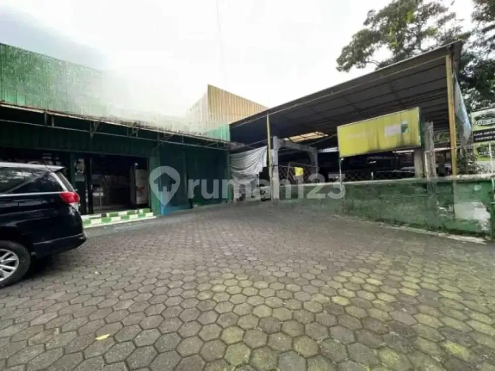 Rumah Hitung Tanah Samping Jalan Gatot Subroto