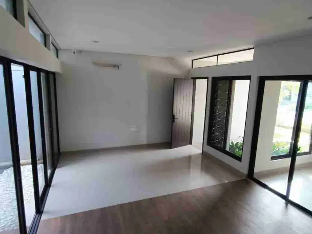 Rumah  Flora  KT 4, AC 3, gordyn, dapur di belakang, canopy