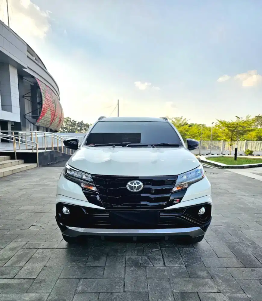 (DP 20JT) TOYOTA RUSH GR AT 1.5 KM 9RB LIKE NEW