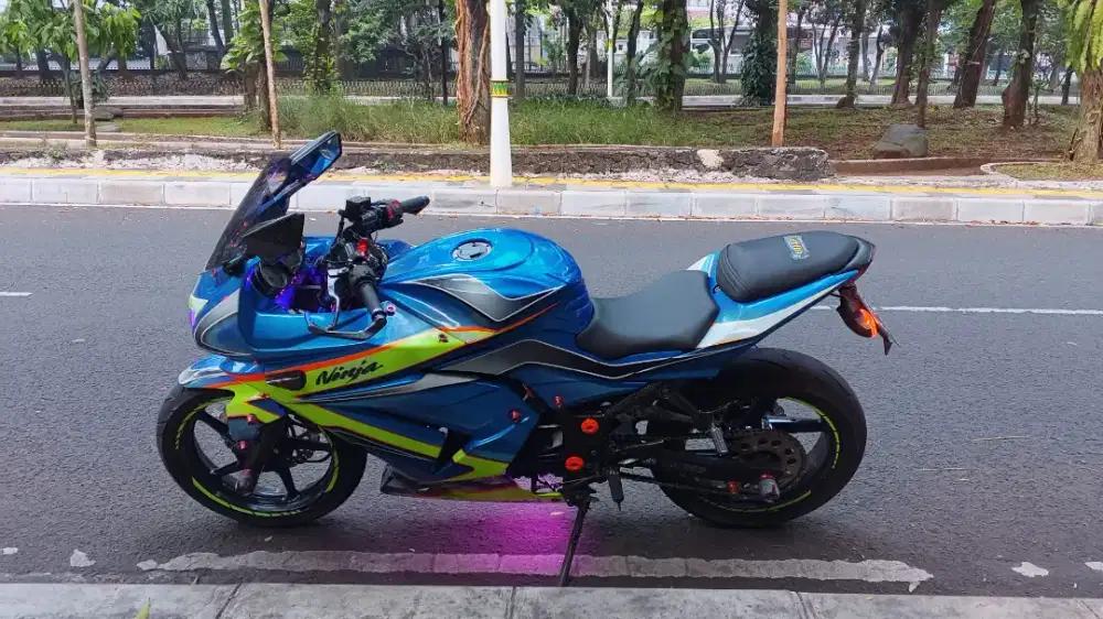 KAWASAKI NINJA 250R KARBU TAHUN 2010 HARIAN Plasma Blue