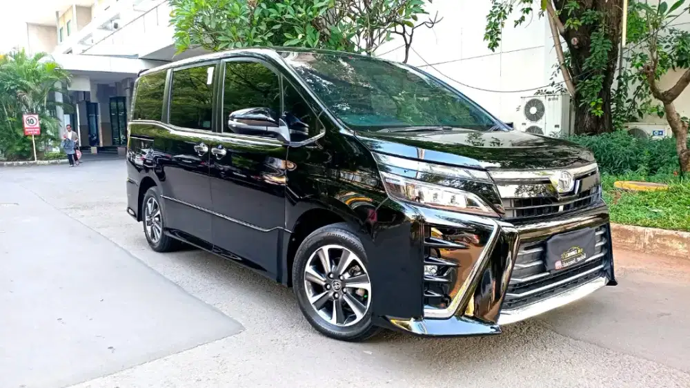 TOYOTA VOXY 2.0 MATIC 2020 BLACK