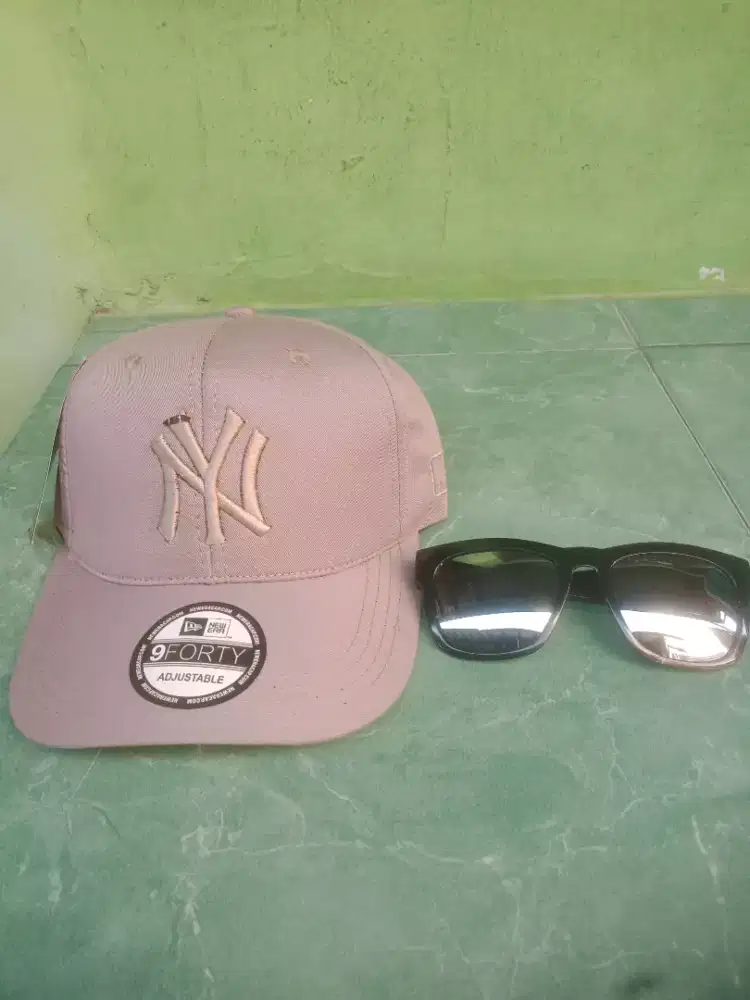 Topi baru sama kaca mata baru