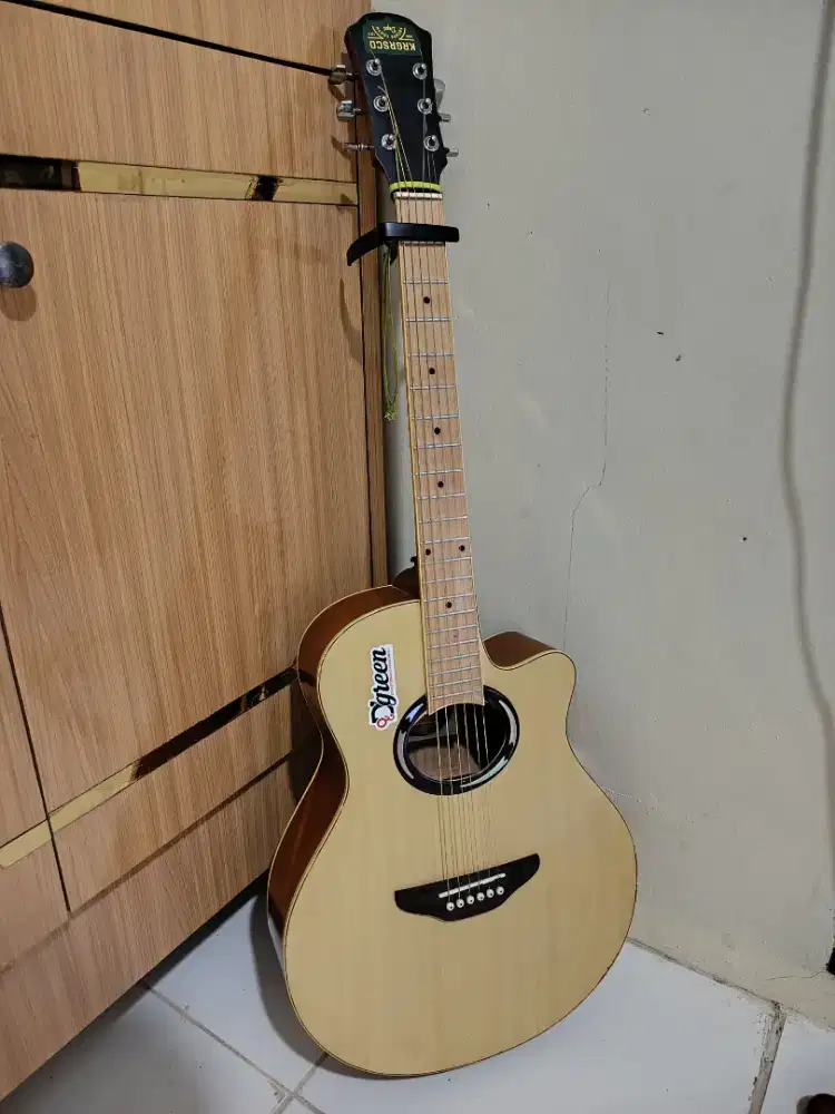 Gitar akustik apx