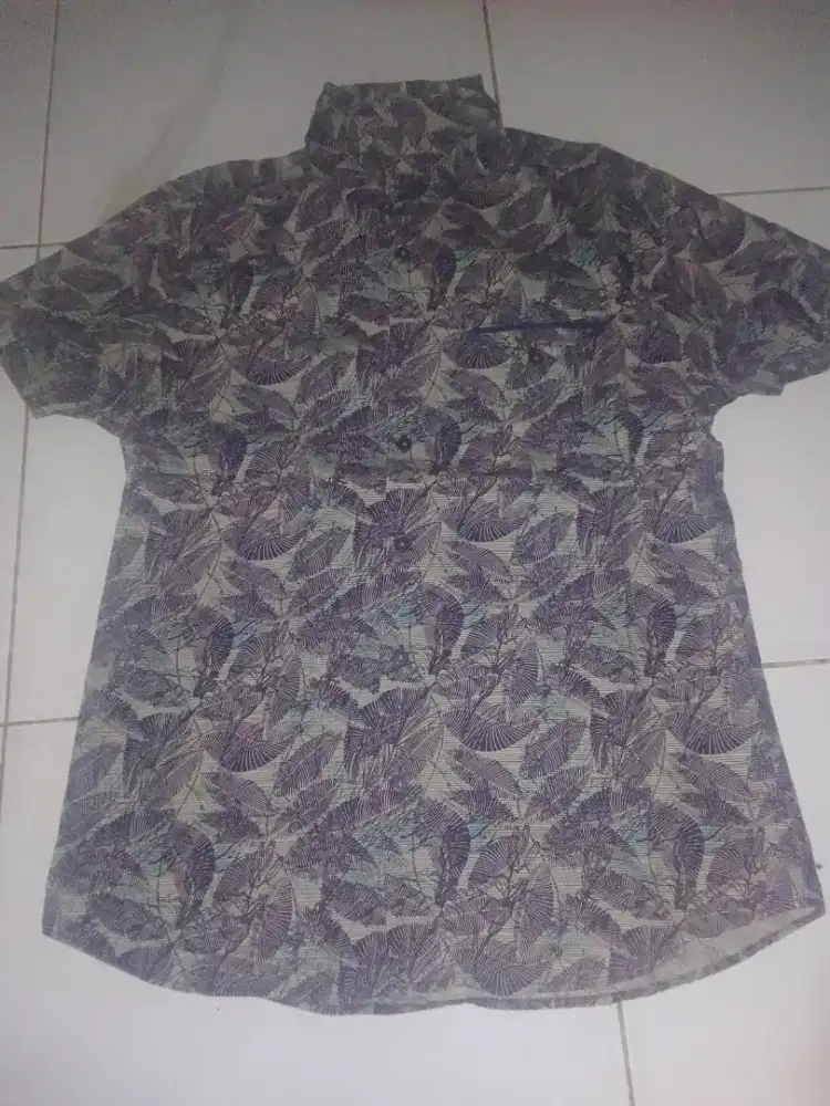 Kemeja pendek merek OLLO size M slimfit