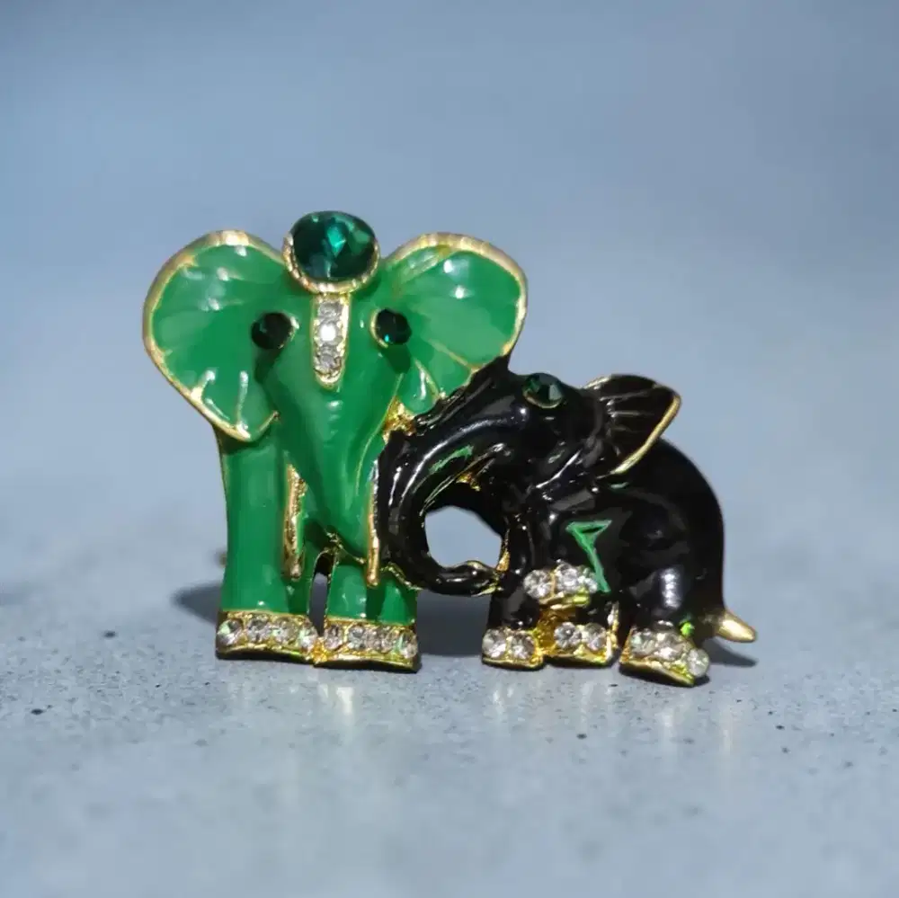 Bros Enamel Motif Gajah