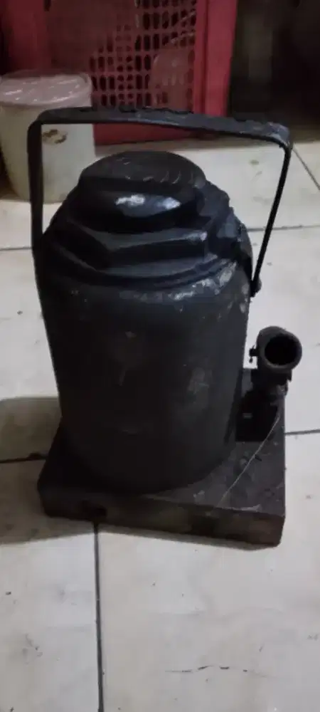 Dongkrak ukuran 50 ton