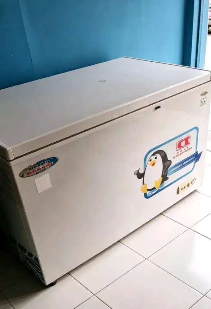 Flizer box 300 liter merek daichi masih ORI blm prnh servis