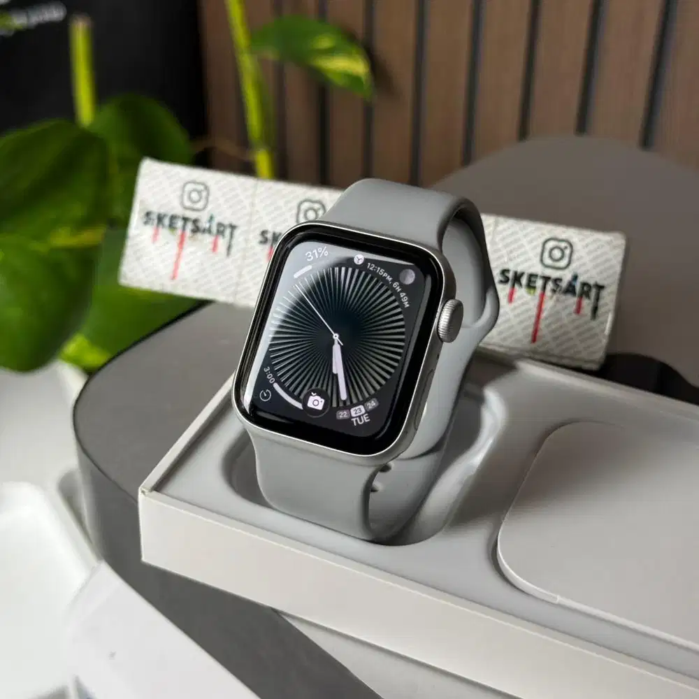 Apple Watch Series SE Gen 2 40mm Silvee iwatch Mulus