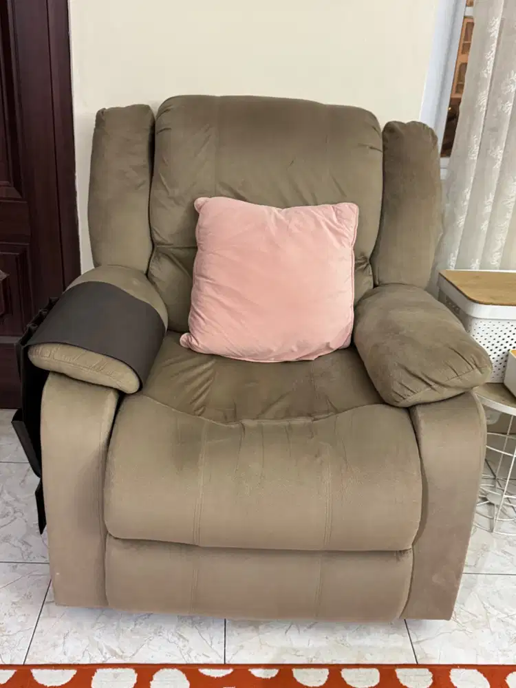 Kursi sofa recliner