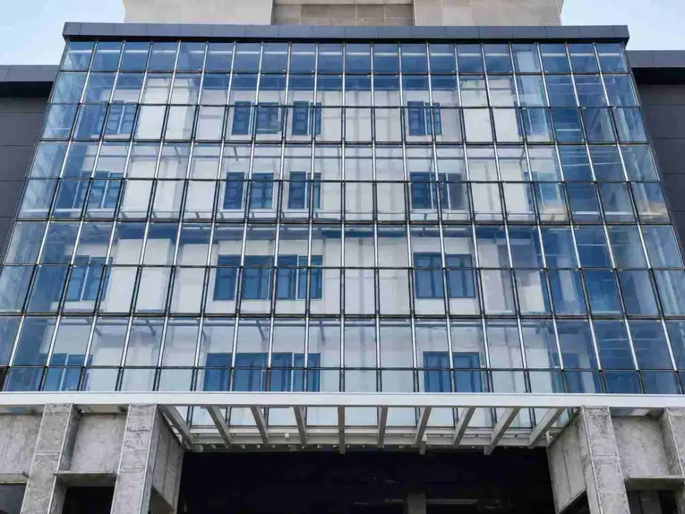 Gedung 4 Lantai Perlu Finishing Dalam Kawasan Bisnis Jakarta Selatan