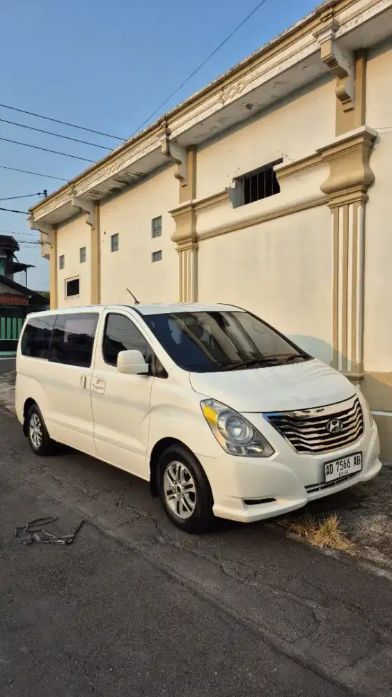 HYUNDAI H1 MANUAL DISEL SOLAR 2012