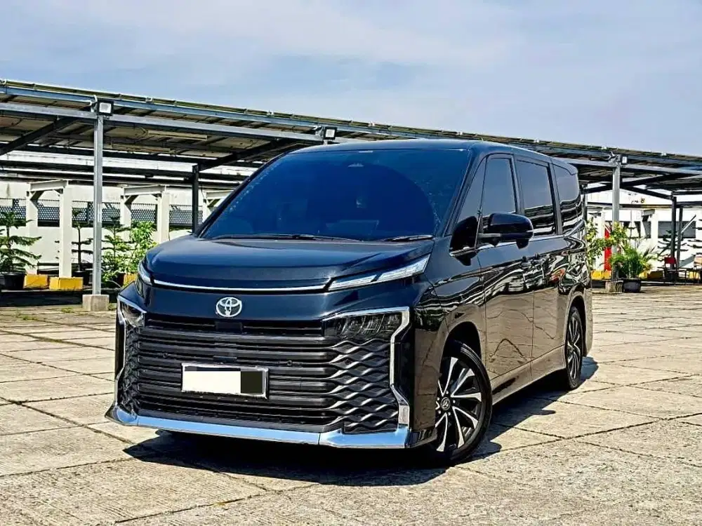 DP 25JT SAJA TOYOTA VOXY 2.0 AT MATIC AUTOMATIC 2023 HITAM SIAP PAKAI