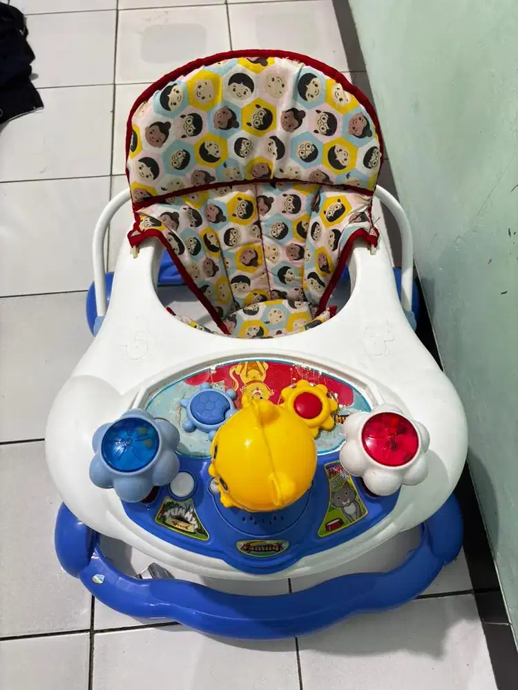 Baby walker bayi