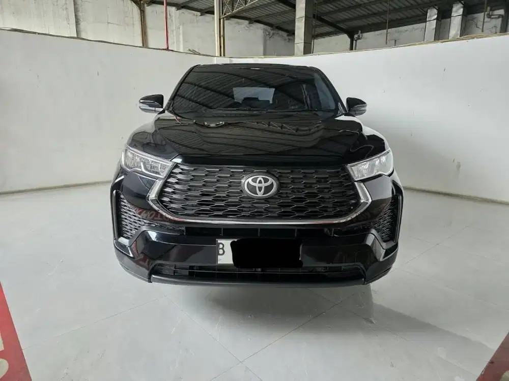 Toyota Innova V 2.0 bensin AT ( Matic ) 2024 Hitam Km 40rban Istimewa
