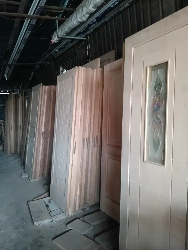 Terima jasa pasang pintu kayu atau besi alumunium