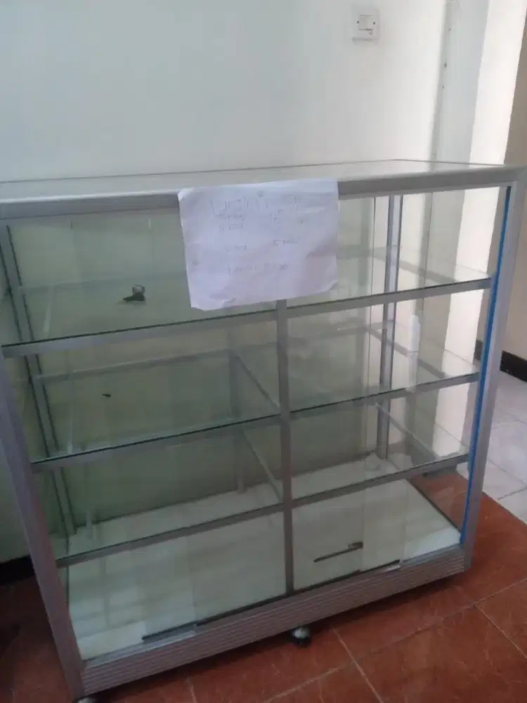 Etalase kaca atk dan kecil
