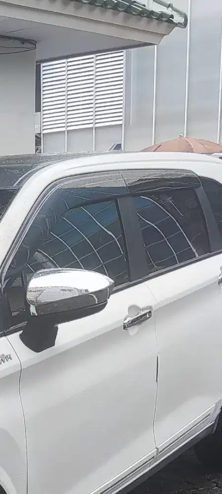 Kaca talang air Avanza 2023