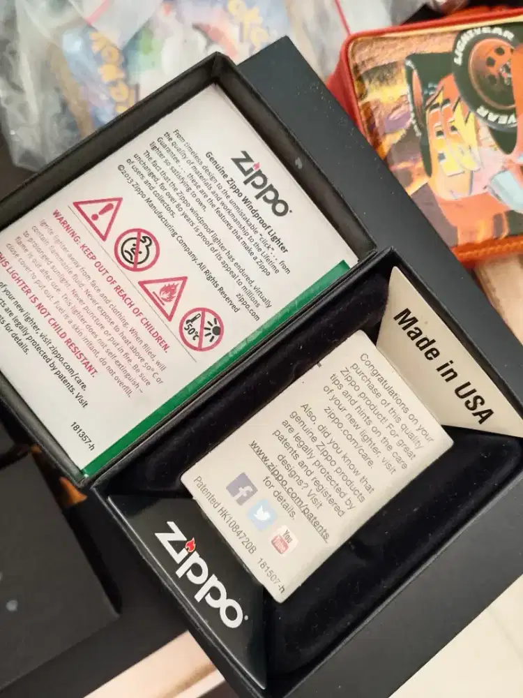 Dus Zippo, polos.