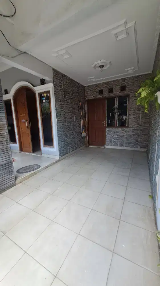 Rumah siap huni 2.5 lantai di kiara sari asri buah batu