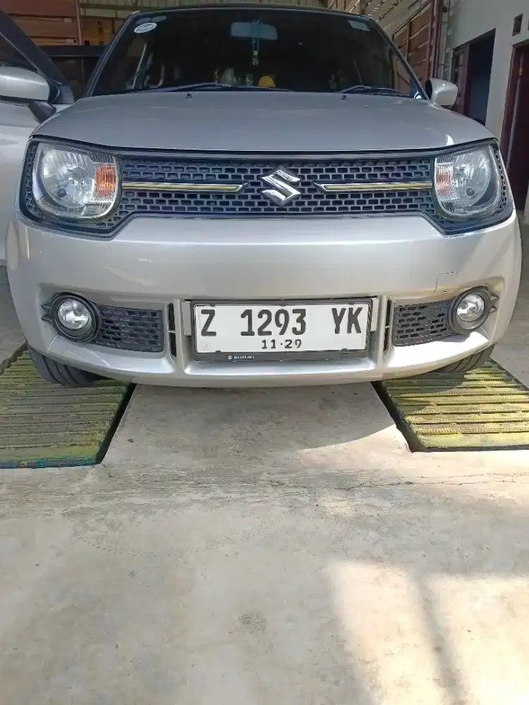 Bismillah numpang jual Suzuki ignis mt. No. Z. Silver.