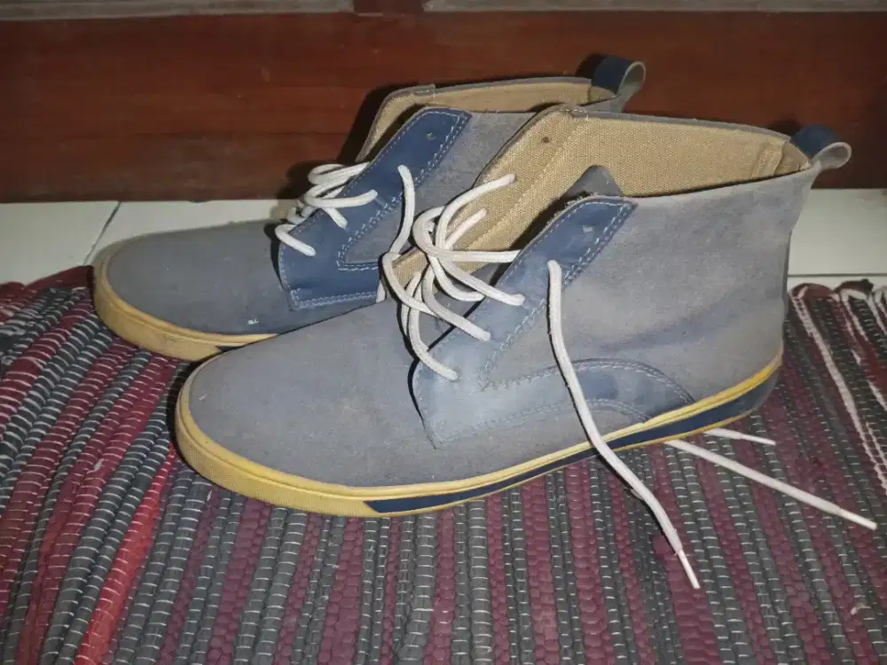 Sepatu Boots Pria UNIVERSITY Bekas