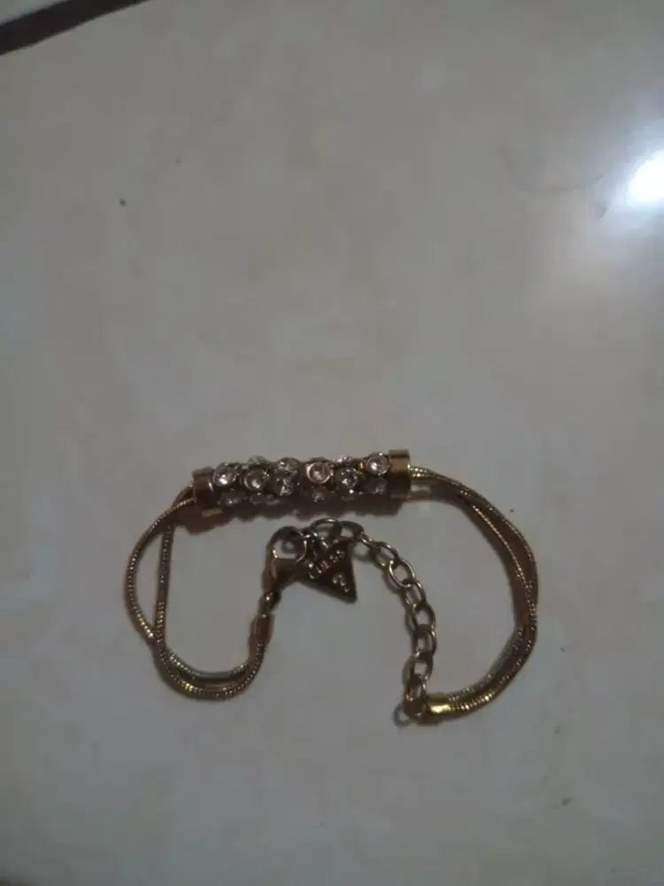 Dijual gelang tangan merk Guess Original seperti poto