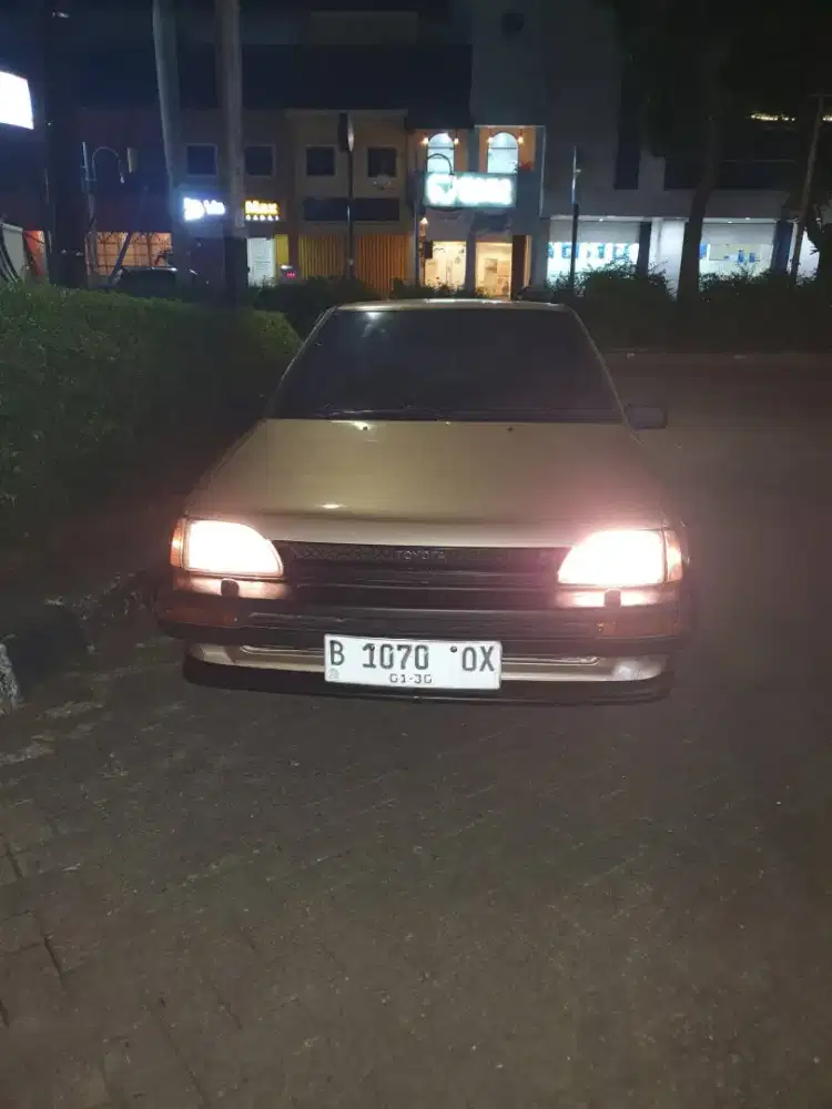 Jual starlet kotak 1.0 cc XL 1989