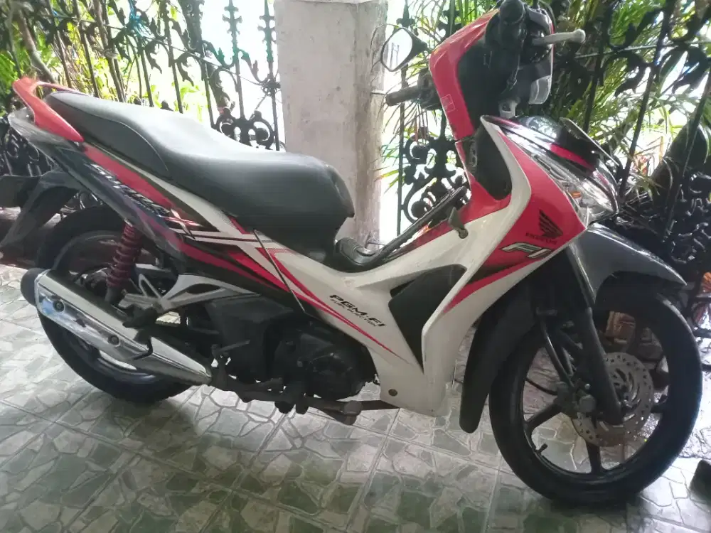 Honda Supra x 125 2012 helm in
