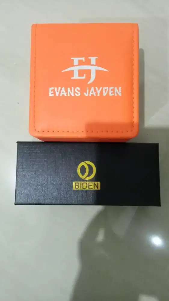Jual jam tangan kondisi masih baru