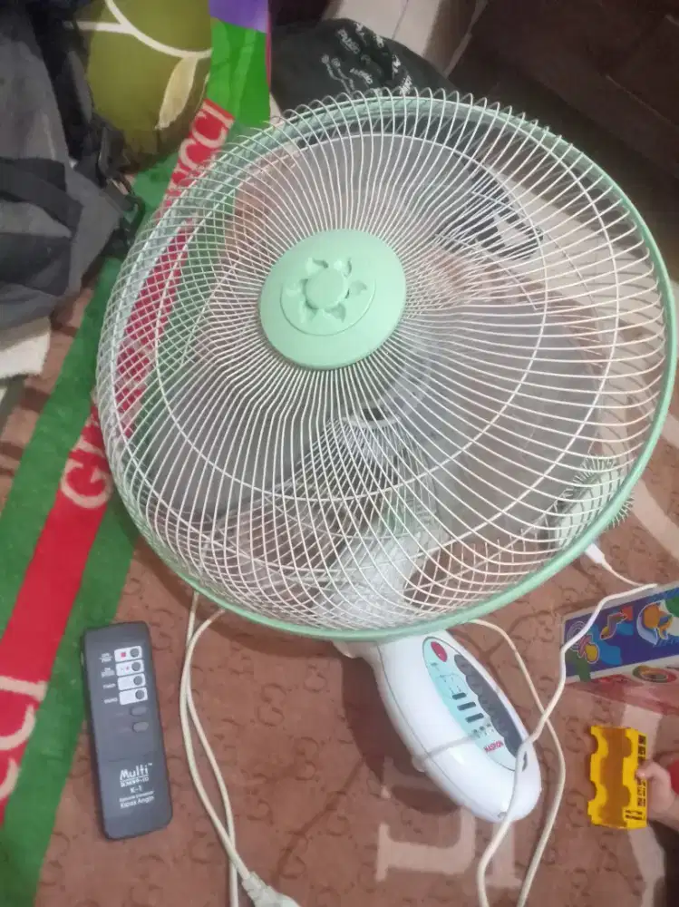 Kipas Angin Dinding Merk Maspion MWF-41 16 inci Remote Control