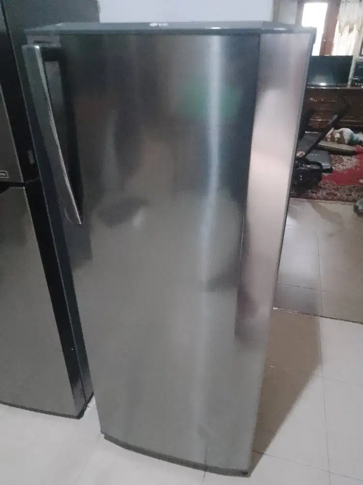 Freezer 6 Rak LG GN-V204RL Bekas Normal Siap Pakai untuk Usaha