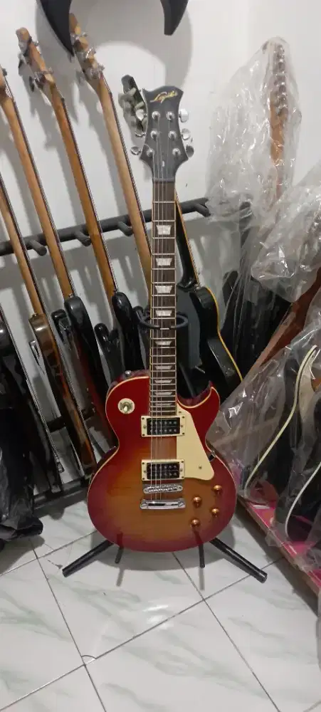 Gitar Listrik Lespaul LEGATOR HC-200. Kondisi masih Bagus.