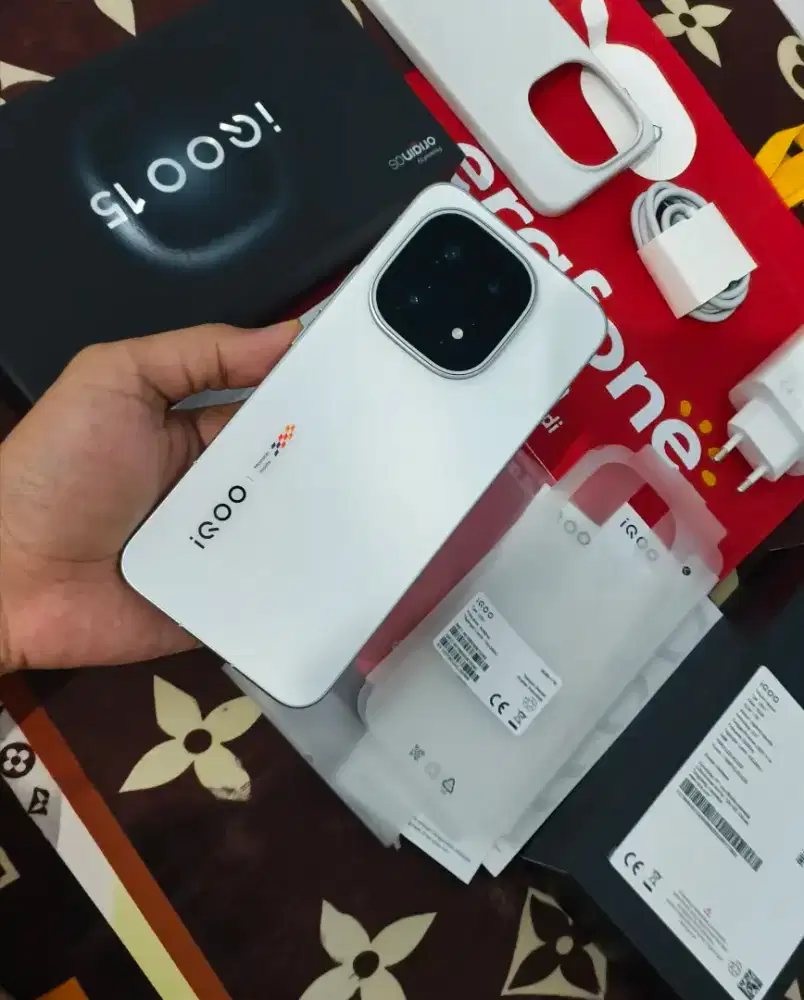 IQOO 15 Legend White Putih Ram 16 GB Internal 1 TB Fullset Mulus
