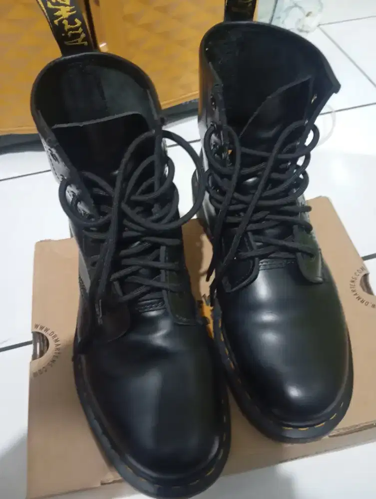 Dijual sepatu dokmart