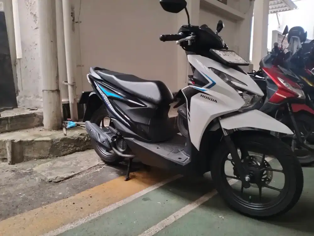Beat 2025 putih