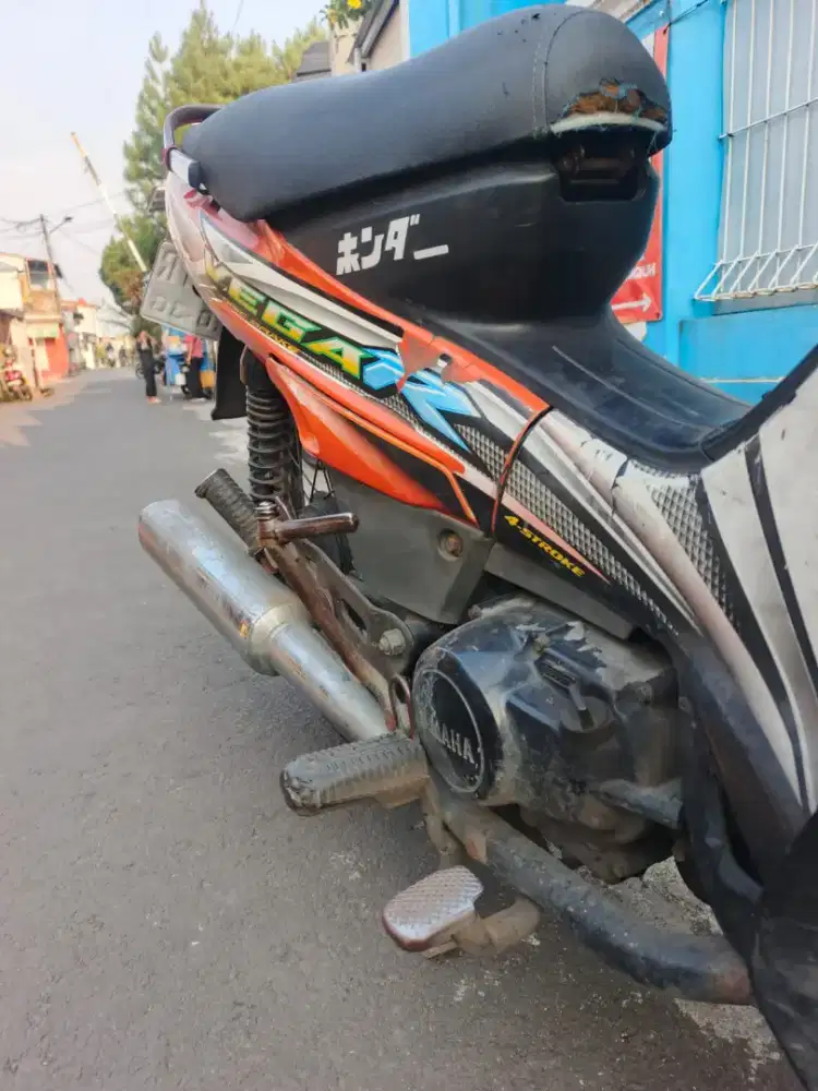 Dijual motor vega r tahun 2005