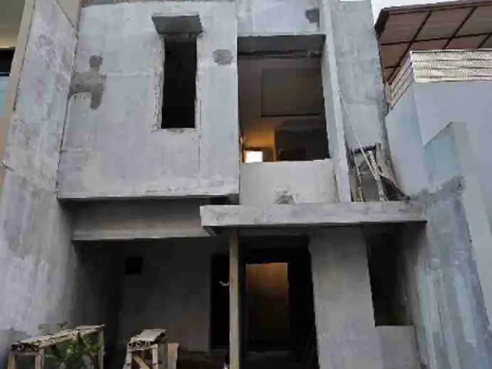 Rumah 2 lantai dalam cluster di pinggir jalan raya