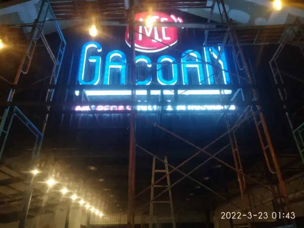 Pembuatan neon box papan nama reklame