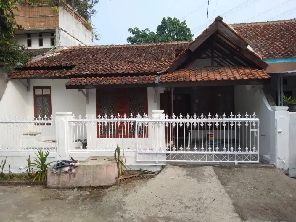 Dikontrakan komplek perumahan bukit mekar indah Blok B11 Cimekar