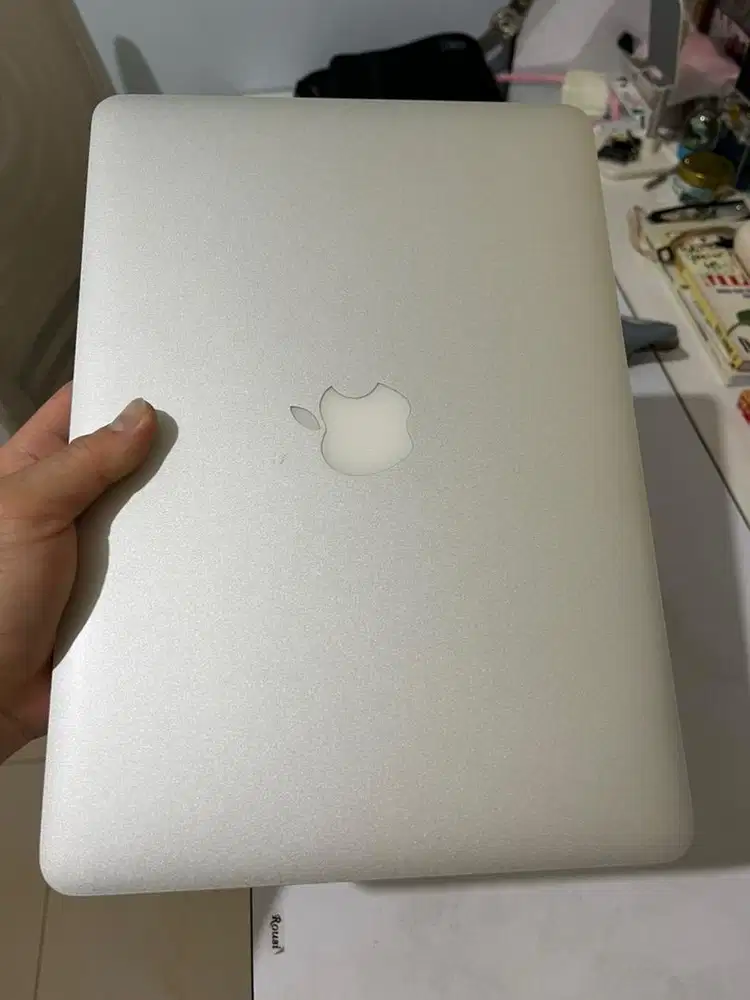 Macbook pro early 2015 kondisi like new ex perempuan