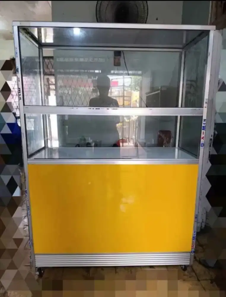 Jual Etalase panjang 120 cm, second  Lok Pondok cabe udik, Tangsel